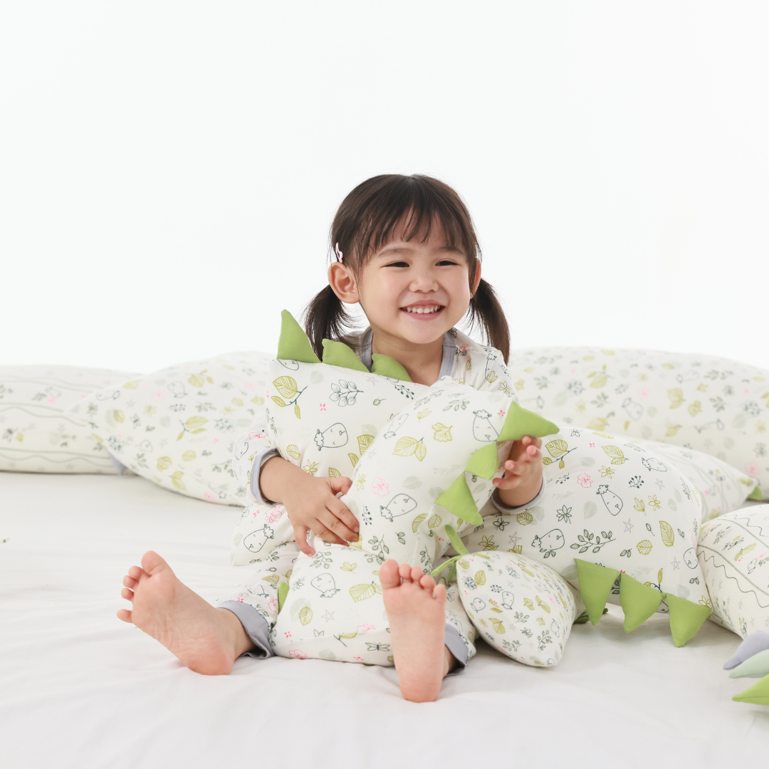 Bed-Time Buddy™ Case Dream Garden A Cream with Color tag - Small